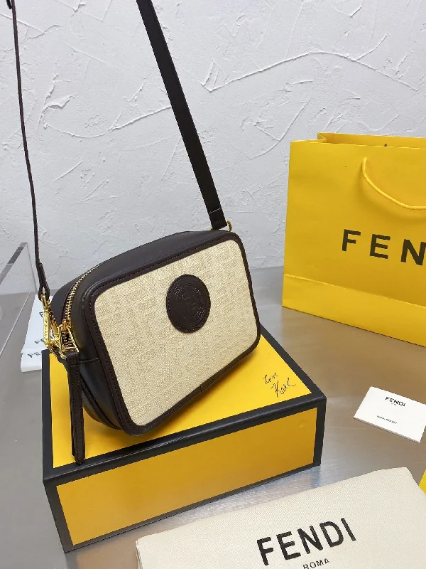 Ladies Fendi Peekaboo bags with a textured leather surface for a more tactile and luxurious feelNEW Arrival Bags Fendi 129