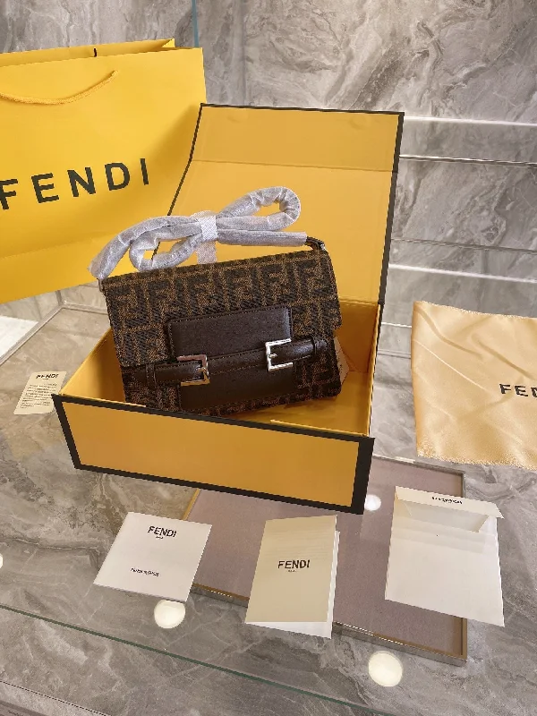 Fendi tote bags with a printed Fendi logo on the front for high brand visibilityNEW Arrival Bags Fendi 125