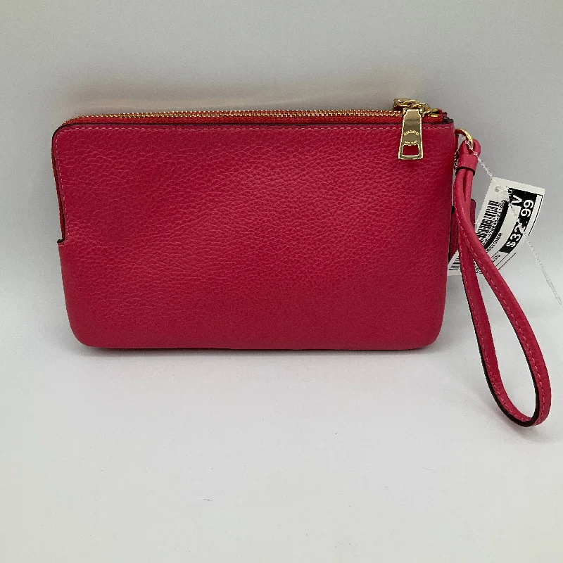 Ladies Coach Tabby bags with a detachable shoulder strapWristlet Designer By Coach  Size: Medium