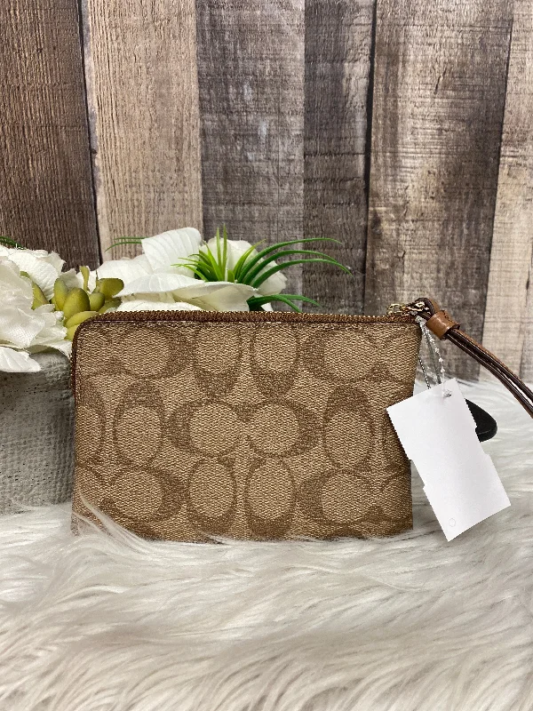 Ladies Coach Tabby bags with a textured leather surface for a more tactile lookWristlet Designer By Coach  Size: Small