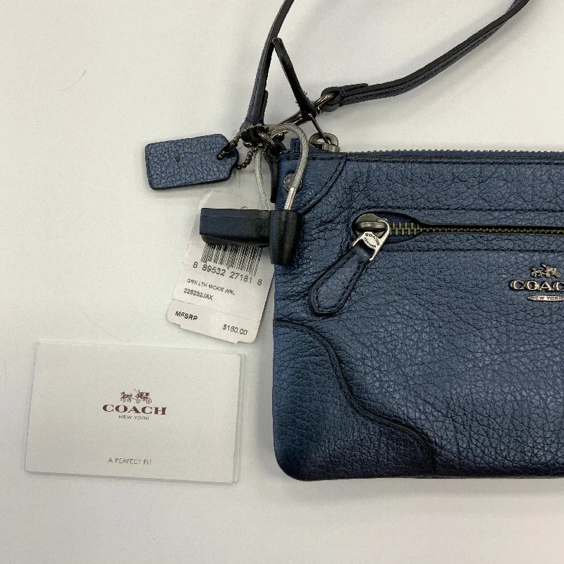 Coach Borough bags with a removable interior organizerWristlet By Coach  Size: Large