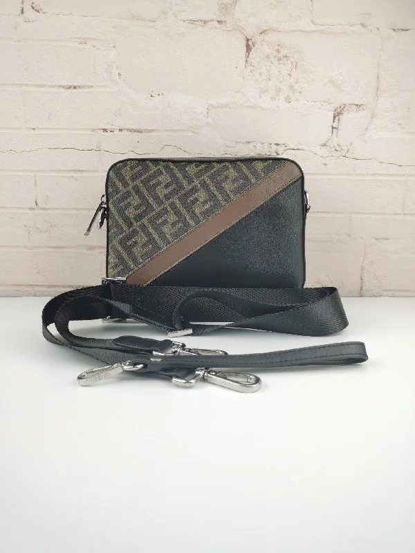 Fendi crossbody bags with a keychain holder for practicality and easy access to keysNew Arrival Bags Fendi 173