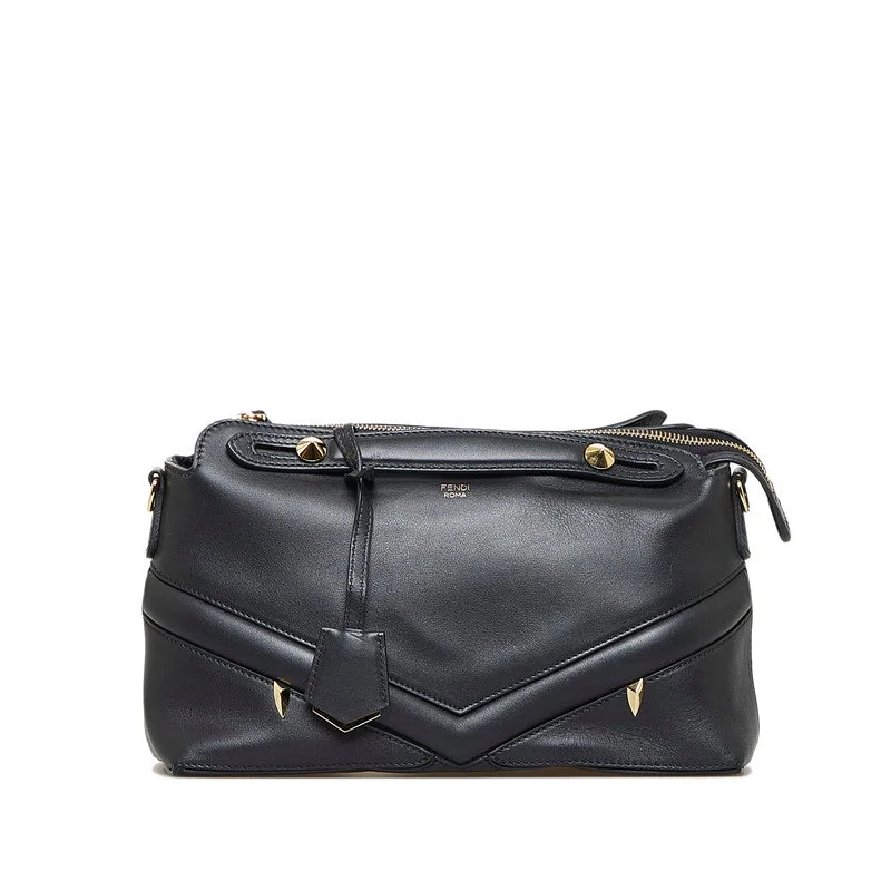 Ladies Fendi Peekaboo bags with a front - pocket organizer for quick access to essentialsFENDI Shoulder Bag in Leather Black Ladies 8BL124