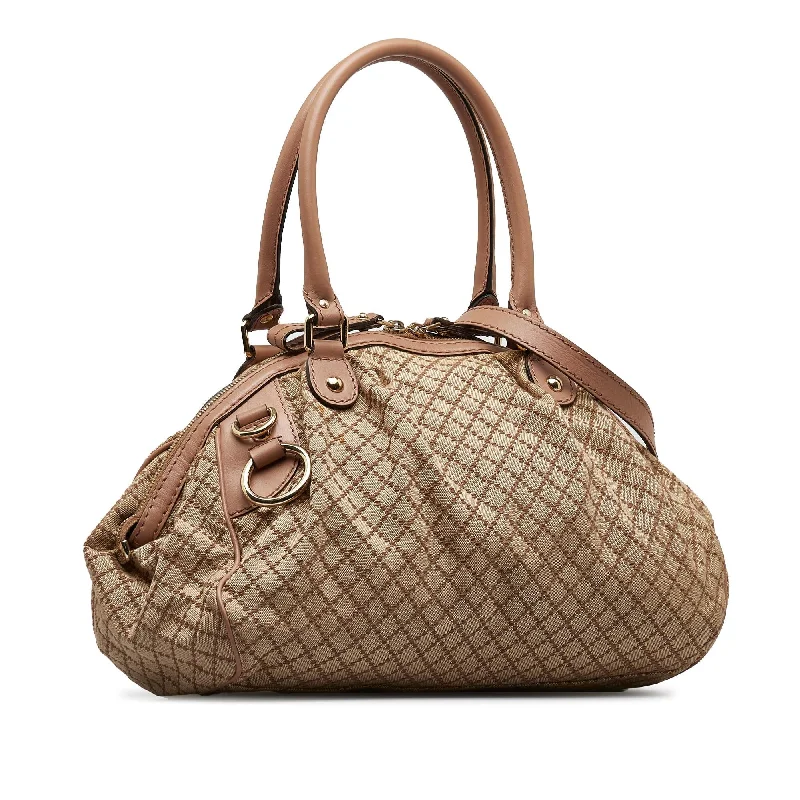 Gucci tote bags for women with a spacious interiorGucci Diamante Sukey Satchel (SUK32P)