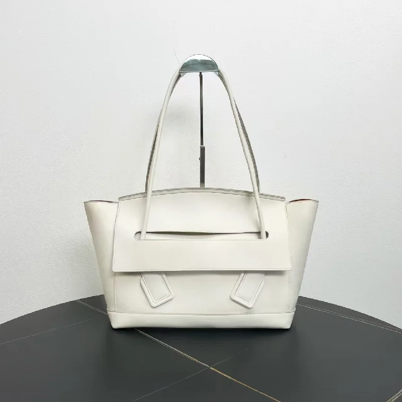 Bottega Veneta large capacity shoulder bagsBottega Veneta Acro White Tote Bag 32