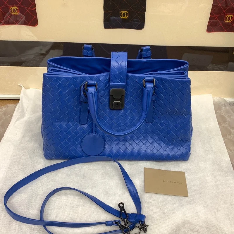 Bottega Veneta bags with snakeskin - effect leatherBottega Veneta Blue Woven Leather Bag 30cm