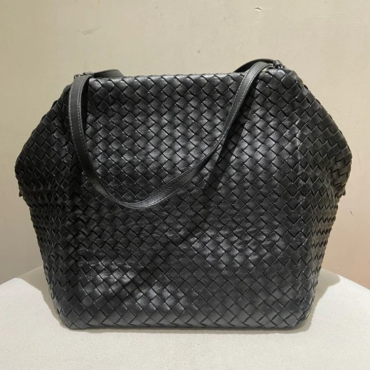 Bottega Veneta bags with adjustable shoulder strapsBottega Veneta Black Intrecciato Woven Leather Tote Bag Large