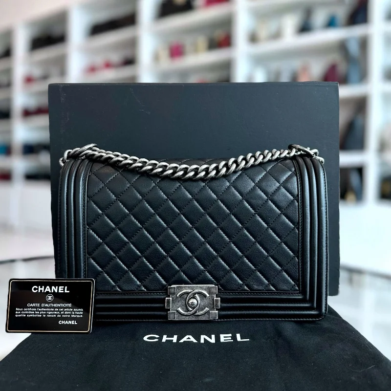 Chanel bags for the minimalist fashion*Calfskin* Calfskin Boy New Medium 28CM Quilted Black Leboy RSHW No 19