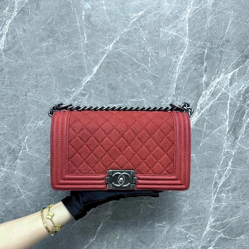 Chanel bags with leather and tweed combinationsBoy Old Medium Caviar Suede Calfskin Red SHW No 18