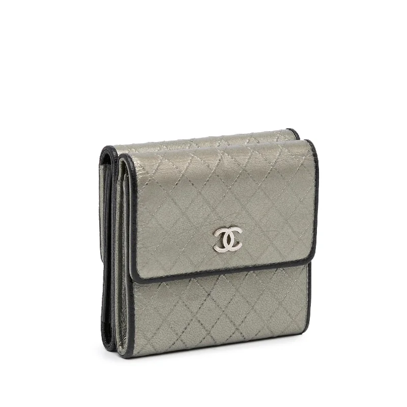 Chanel bags for those who value investment piecesChanel CC Compact Trifold Wallet (62FvVv)