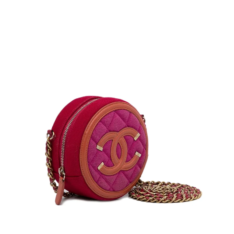 Chanel bags perfect for everyday elegChanel CC Filigree Jersey Crossbody Bag (ayanHz)