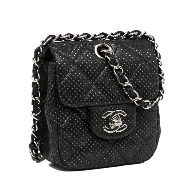 Chanel bags with iconic gold chainsChanel CC Flap Crossbody Bag (yp0DDa)