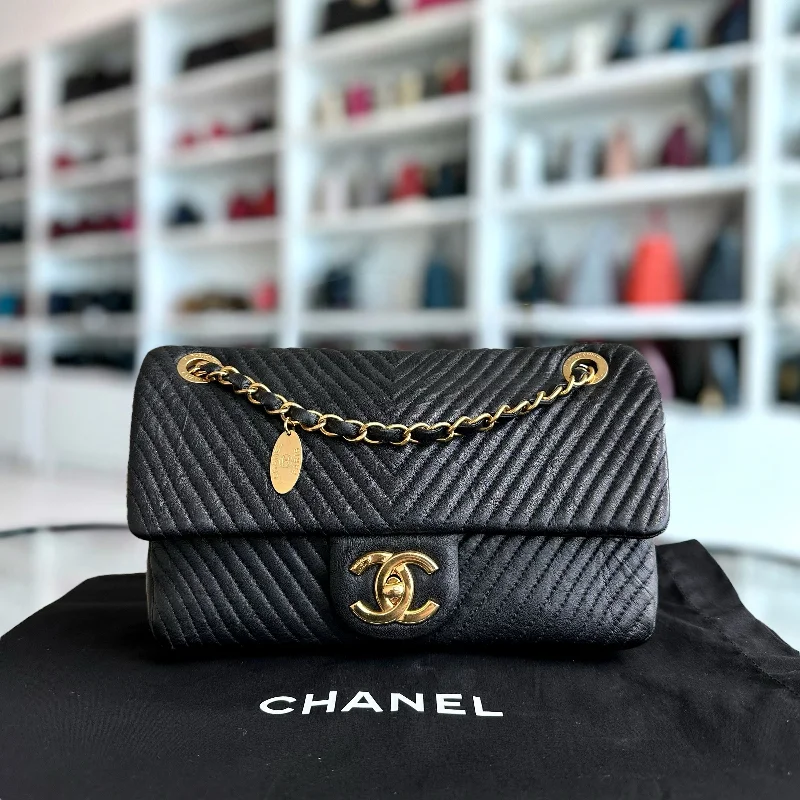 Chanel bags with modern touchesSurpique CC Herringbone Medallion Chevron Goatskin Medium Black GHW No 21