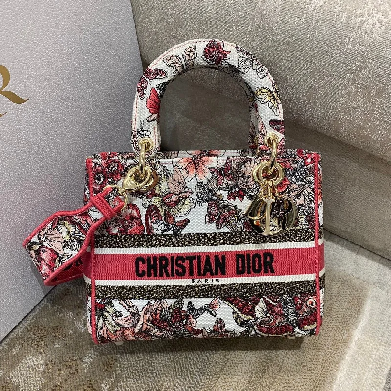 Christian Dior bags with a quilted pattern and gold - toned hardwareChristian Dior MeChristian Diorum Lady D-Lite Bag