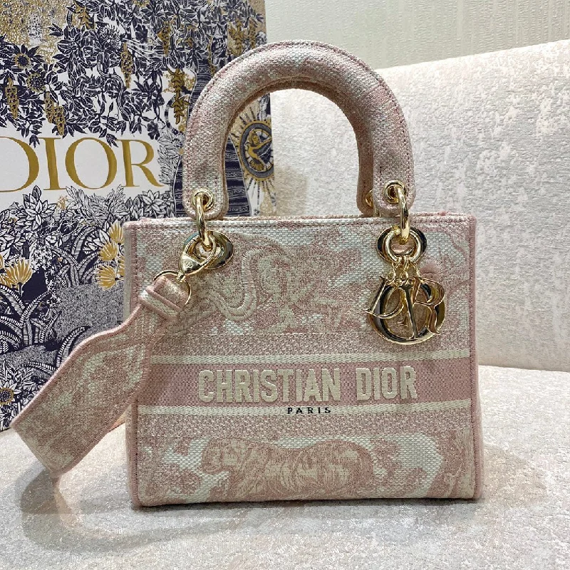 Christian Dior handbags with a detachable mirror for on - the - go touch - upsChristian Dior MeChristian Diorum Lady D-Lite Bag